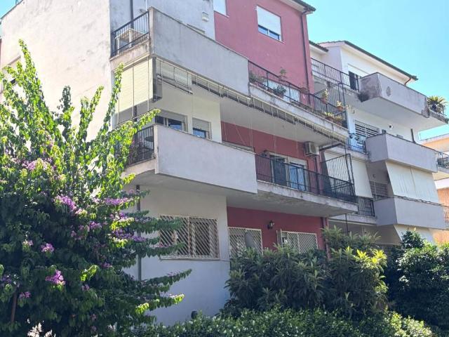 Appartamento in vendita a Roma RM