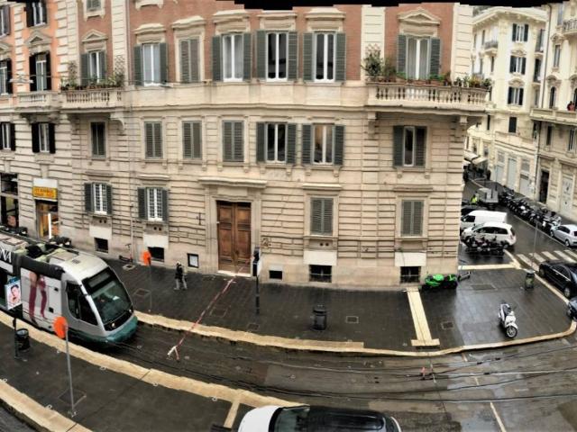 Appartamento in vendita a Roma RM
