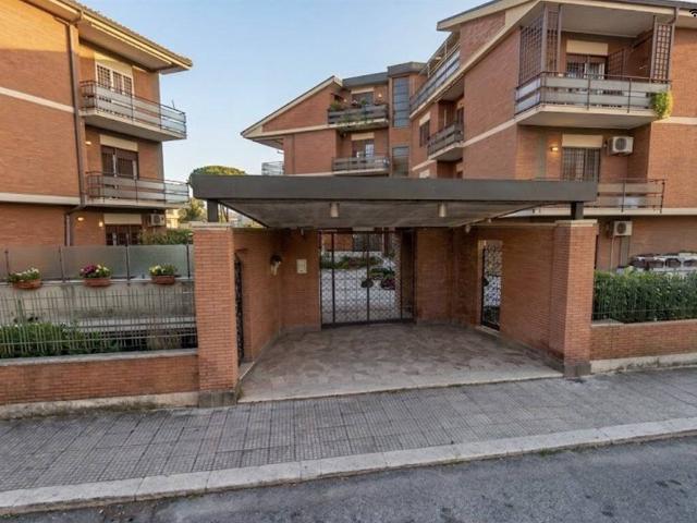 Appartamento in vendita a Roma RM