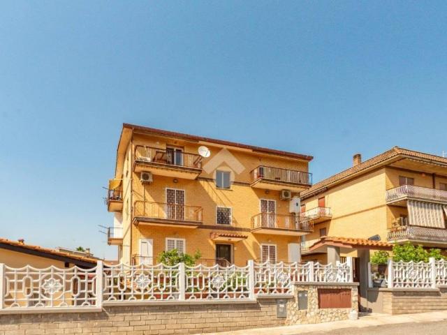 Appartamento in vendita a Roma RM