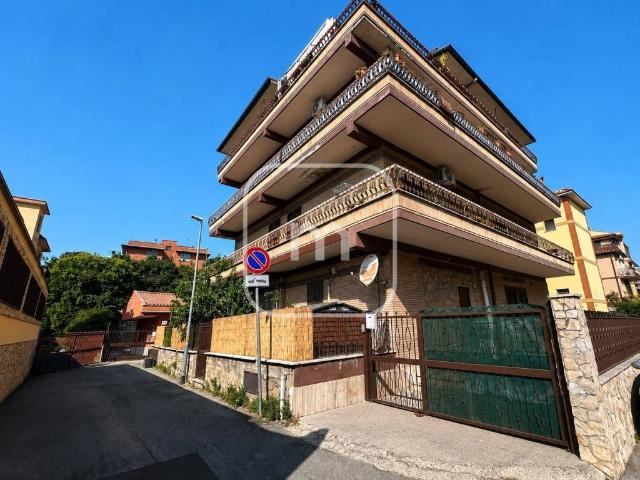 Appartamento in vendita a Roma RM