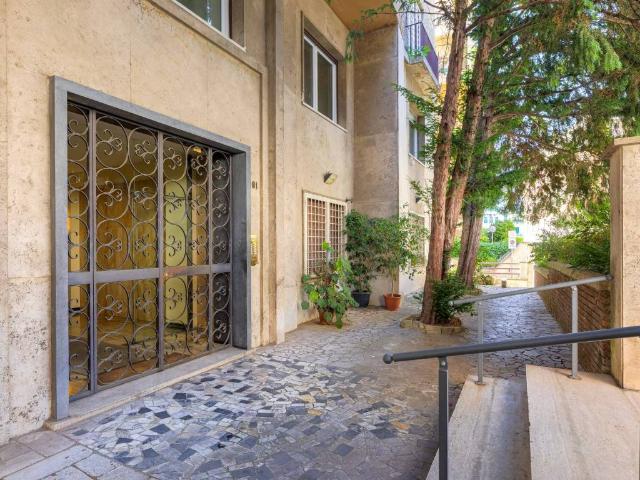 Appartamento in vendita a Roma RM