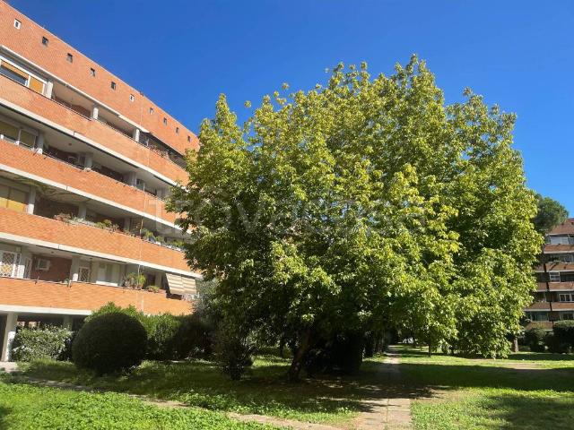 Appartamento in vendita a Roma via Mario Mona, Torrino