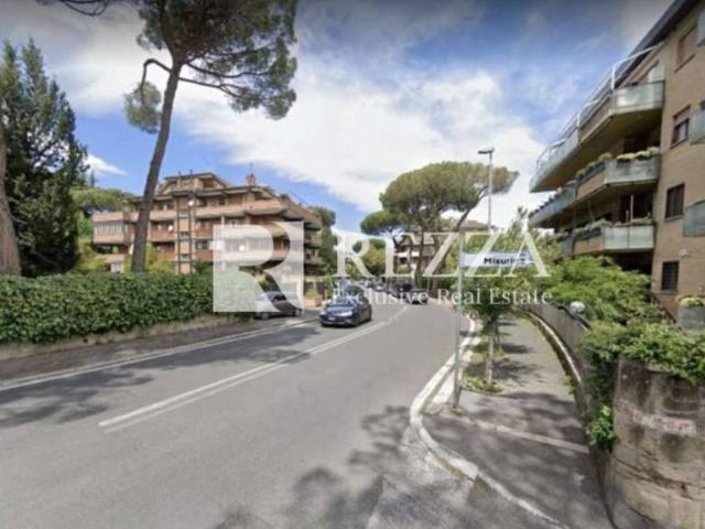Appartamento in vendita a Roma via Misurina, Cortina d'Ampezzo