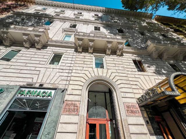 Appartamento in vendita a Roma via Nomentana, 27, Salario Porta Pia