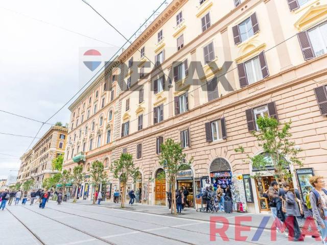 Appartamento in vendita a Roma via Ottaviano, 73, Prati