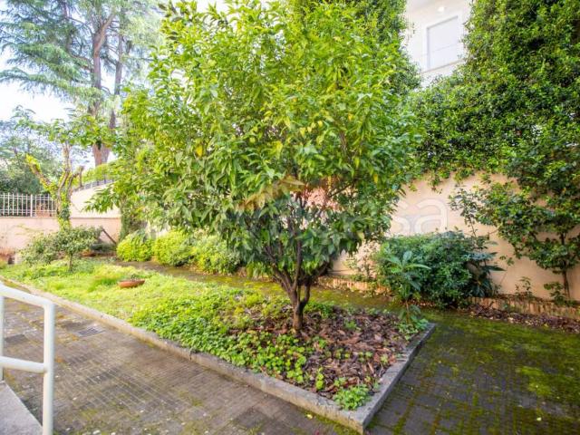 Appartamento in vendita a Roma via Alessandro Torlonia, Bologna
