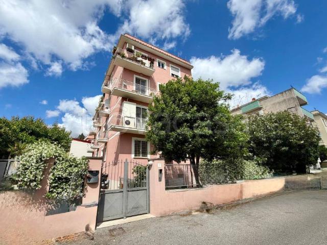 Appartamento in vendita a Roma via Alipio, Pigneto