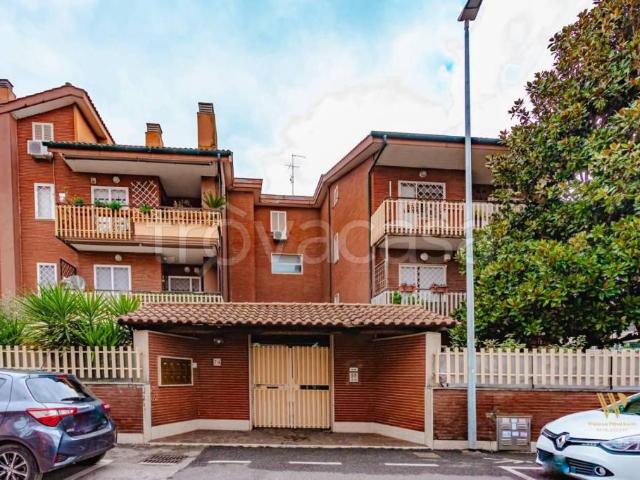 Appartamento in vendita a Roma via amantea, 74, Appio Claudio Statuario