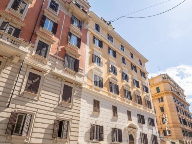 Appartamento in vendita a Roma via Angelo Poliziano, 71, Colle Oppio
