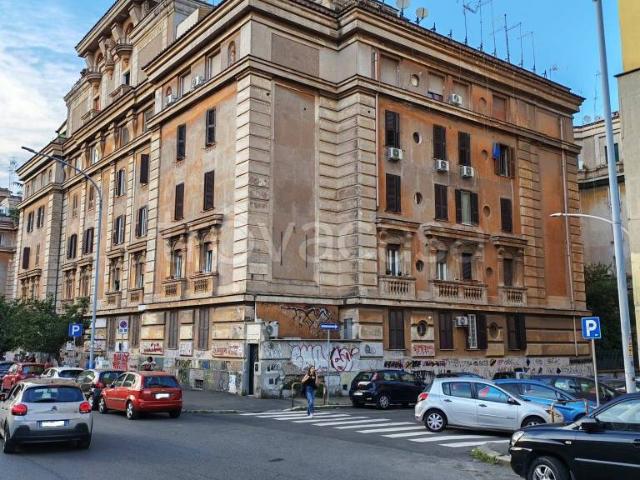 Appartamento in vendita a Roma via Appia Nuova, 359, Re di Roma