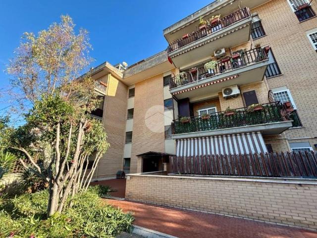 Appartamento in vendita a Roma via Buggiano, 49, Trullo Colle del Sole