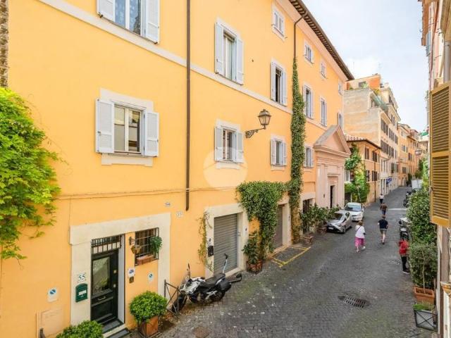 Appartamento in vendita a Roma via Baccina, 45, Monti