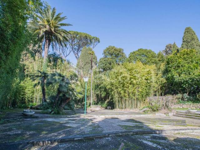 Appartamento in vendita a Roma via Cassia, 35, Vigna Clara Vigna Stelluti