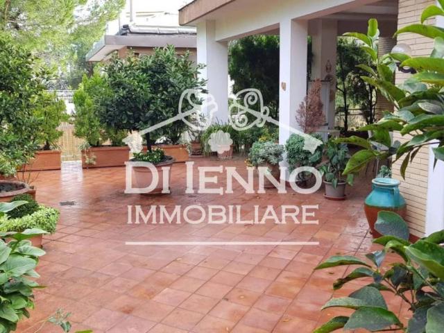 Appartamento in vendita a Roma via Cassia, Tomba di Nerone