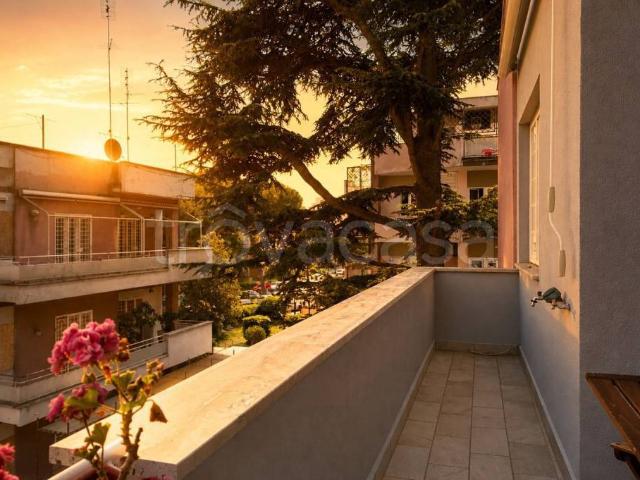 Appartamento in vendita a Roma via Carlo Dossi, Talenti Monte Sacro