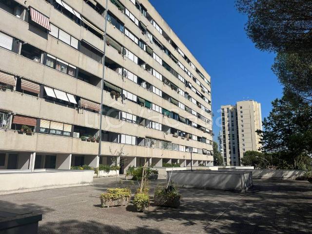 Appartamento in vendita a Roma via Carlo Linati, Fonte Ostiense