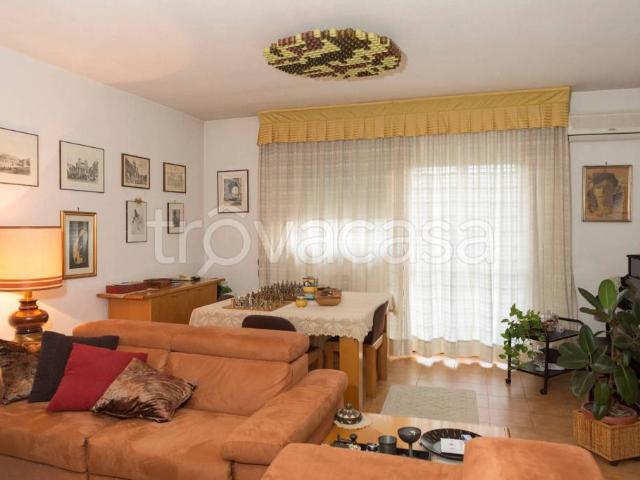 Appartamento in vendita a Roma via Cesare Maccari, Acilia