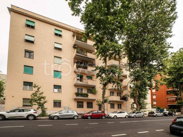 Appartamento in vendita a Roma via costantino, Garbatella