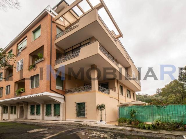 Appartamento in vendita a Roma via Costanzo Cloro, 10, Garbatella