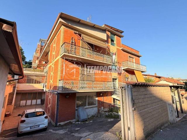 Appartamento in vendita a Roma via della Palmarola 48, Ottavia