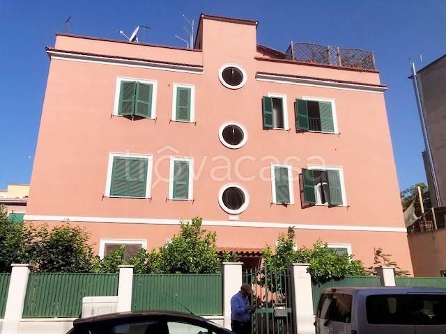 Appartamento in vendita a Roma via delle Begonie, 27, Centocelle