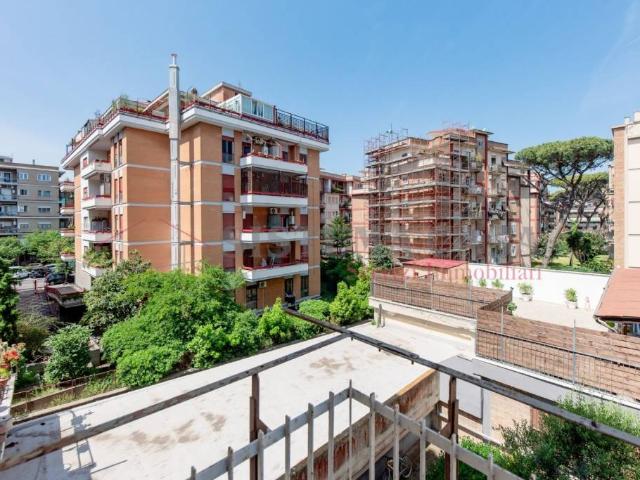 Appartamento in vendita a Roma via delle Fiamme Gialle, Ostia Levante