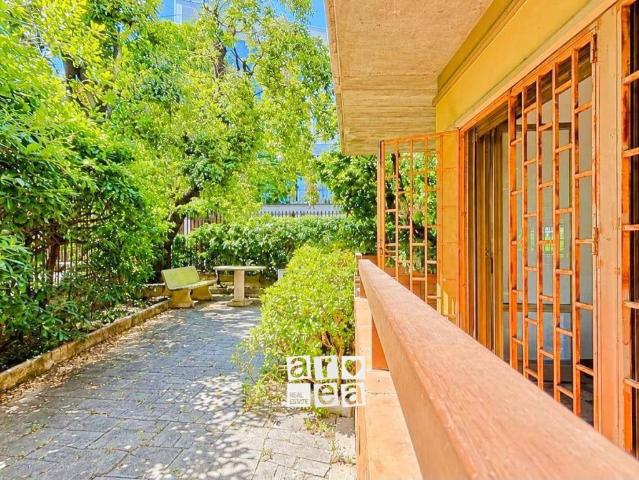 Appartamento in vendita a Roma via Di Vigna Due Torri, Villa Bonelli