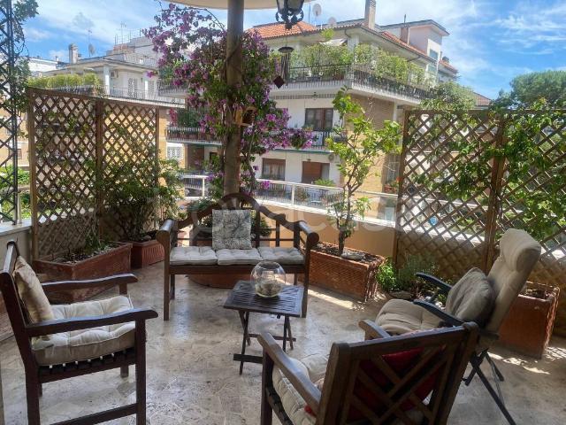 Appartamento in vendita a Roma via Francesco Coletti, Vigna Clara Vigna Stelluti