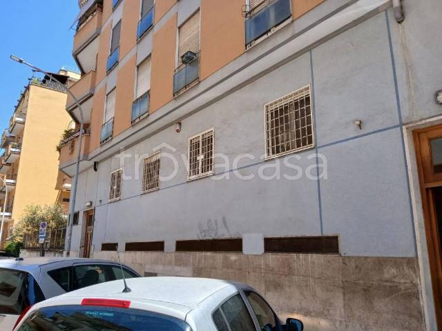 Appartamento in vendita a Roma via Giacomo Favretto, 11, Ardeatino Montagnola