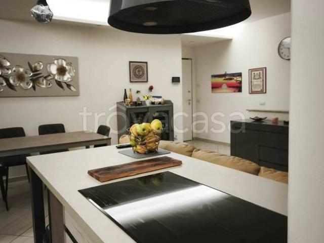 Appartamento in vendita a Roma via Giulio Coggiola, Ottavia