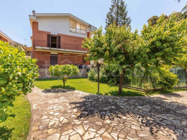 Appartamento in vendita a Roma via Lagonegro, 33, Quarto Miglio