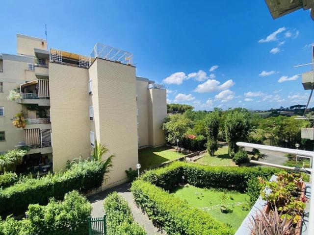Appartamento in vendita a Roma via poggio verde 40, Bravetta