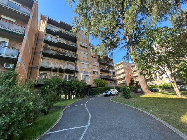 Appartamento in vendita a Roma via Ragazzi del '99, Cecchignola Giuliano Dalmata