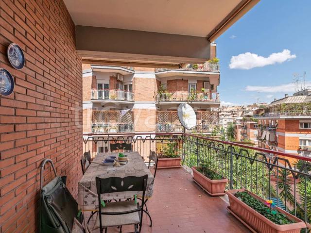 Appartamento in vendita a Roma via Raffaele Paolucci, Monteverde Nuovo