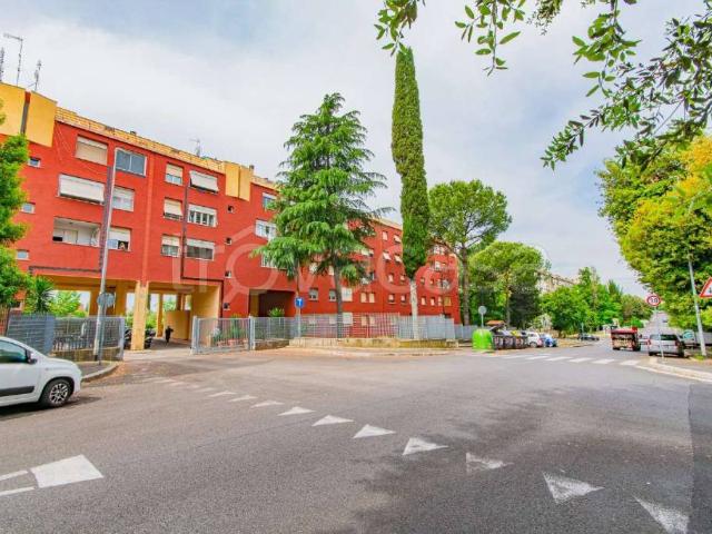 Appartamento in vendita a Roma via Rosina Anselmi, Vigne Nuove Casale Nei