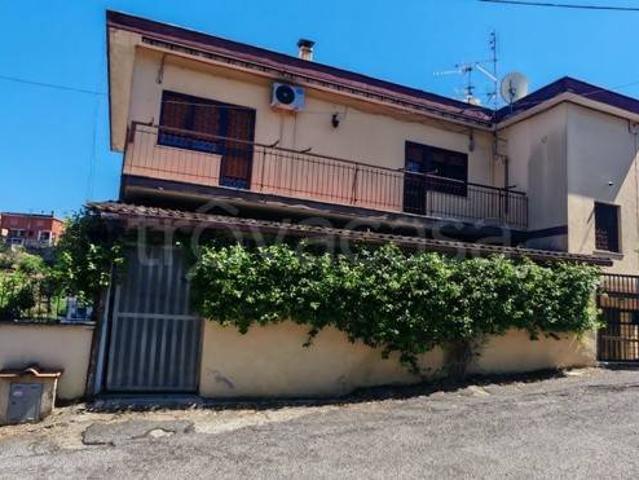 Appartamento in vendita a Roma via Sardigliano