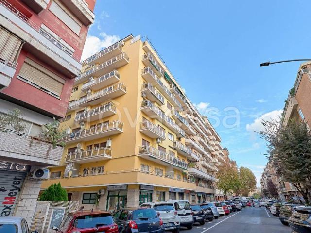 Appartamento in vendita a Roma via Silvestro Gherardi, 9, Marconi