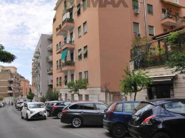 Appartamento in vendita a Roma via squarcialupo, 3, Bologna