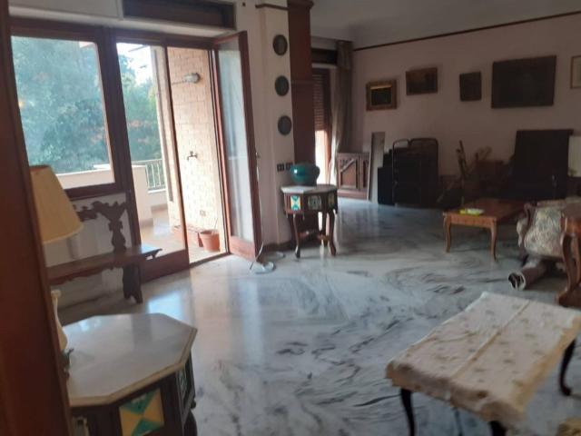 Appartamento in vendita a Roma via Vito Sinisi, Tomba di Nerone