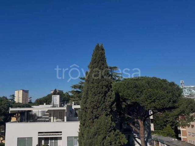 Appartamento in vendita a Roma viale Africa, EUR