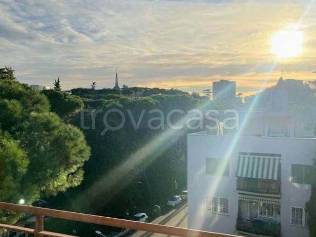 Appartamento in vendita a Roma viale Africa, EUR