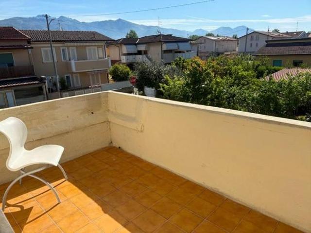 Appartamento in vendita a Ronchi Massa 75 mq Rif: 1421149