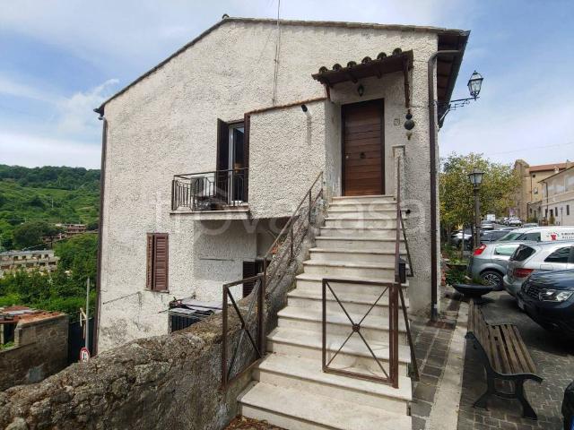 Appartamento in vendita a Sacrofano piazza San Biagio