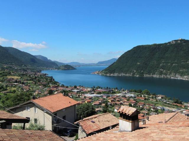 Appartamento in vendita a Sale Marasino BS