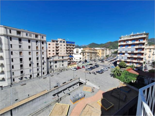 Appartamento in vendita a Salerno, Centro città