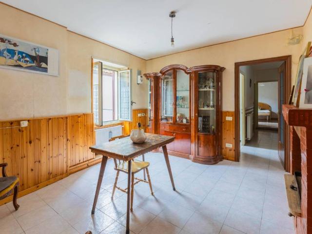 Appartamento in vendita a Salisano RI