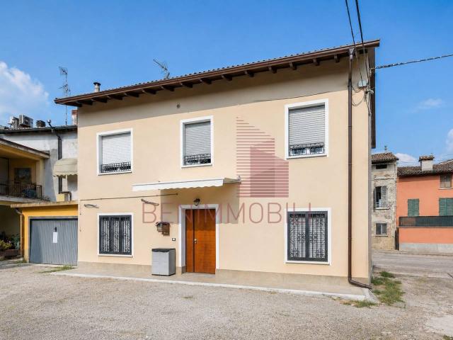 Appartamento in vendita a San Zeno Naviglio