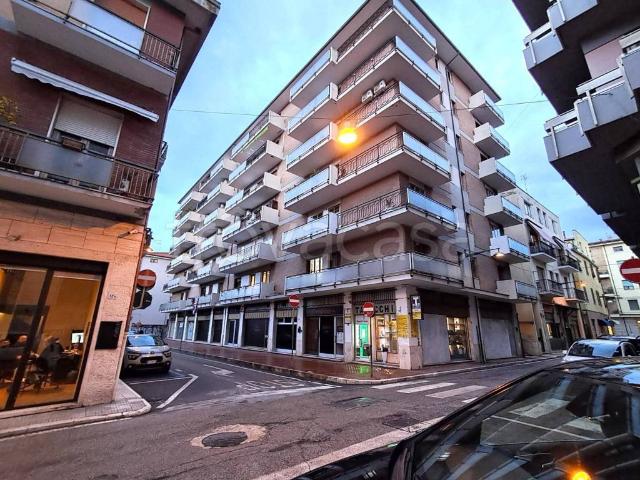 Appartamento in vendita a San Benedetto del Tronto via Spinozzi