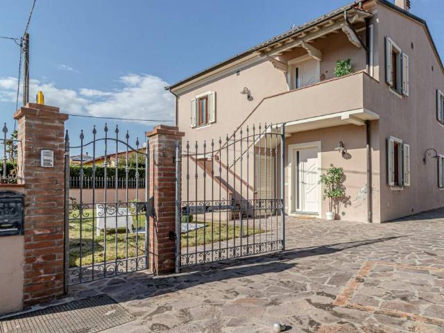 Appartamento in vendita a San Giuliano Terme via Nino Bixio, Arena Metato
